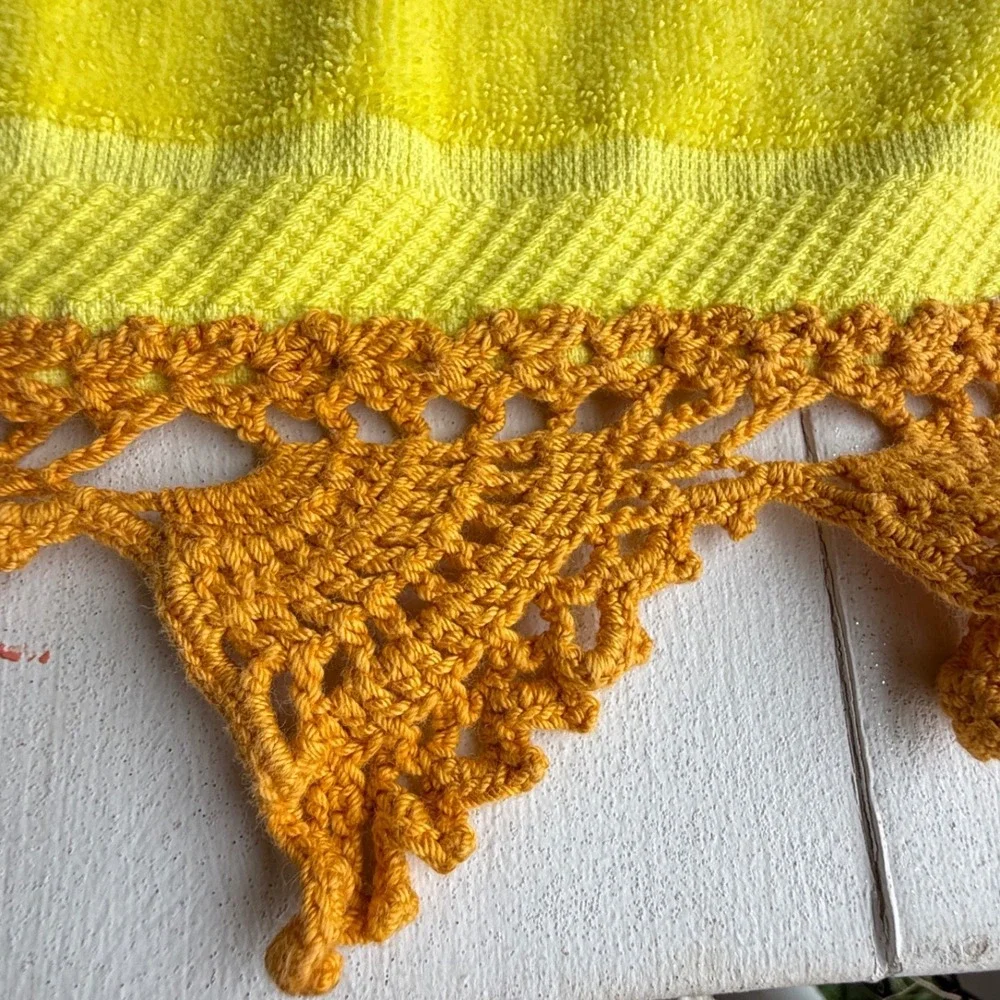 Vintage Tastemaker Yellow Bath Towel Orange Crochet Trim Retro MCM Cotton Blend
